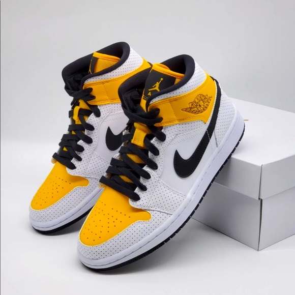 Air Jordan 1 Mid - Picture 2 of 9